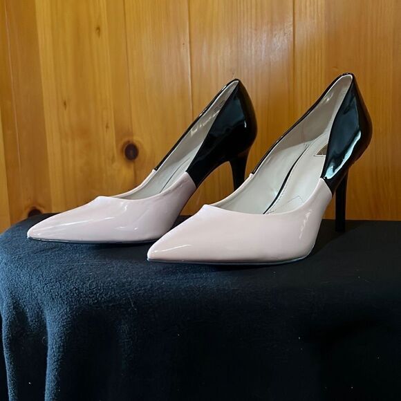 Jennifer Lopez Women's Pink Black Pointed Toe Patent Leather Heel Pumps - Picture 4 of 16